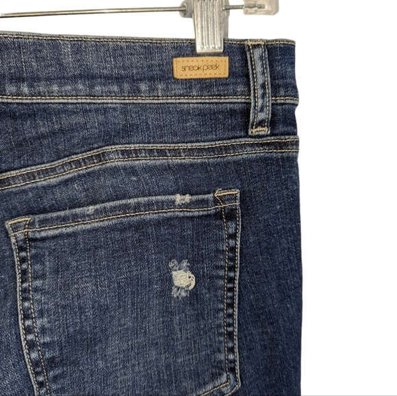 NWT....Medium Wash Mid Rise Jeans With Frayed Hem And Distressing....Size 13/31 - Picture 7 of 10